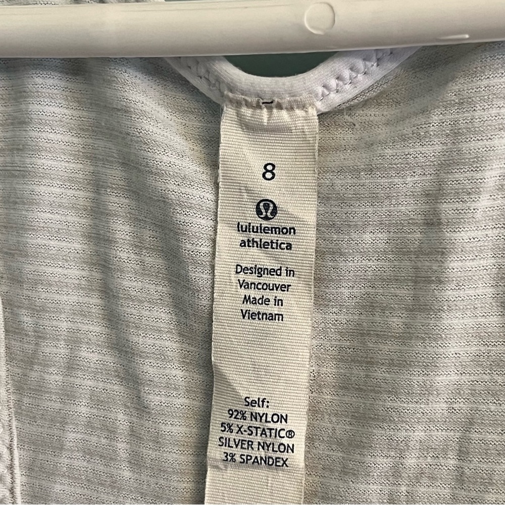 Lululemon Tank Top Racerback Loose Fit Workout Top size 8 - Picture 4 of 5